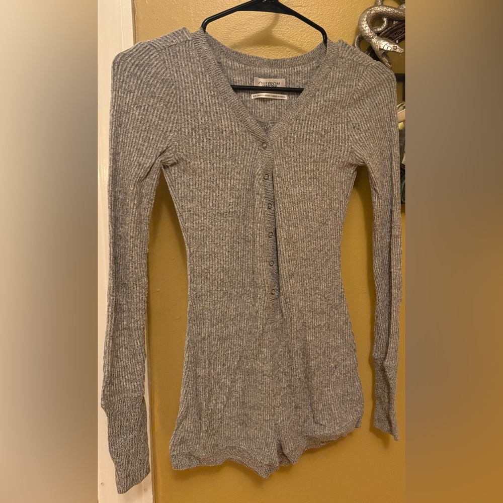 Women’s grey super soft one piece shorts with long sleeves pajama set - size xs